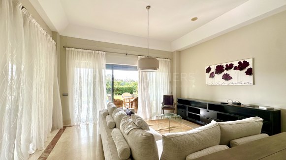Exclusive garden apartment in Ribera del Río, Sotogrande Marina