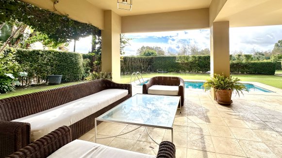 Exclusive garden apartment in Ribera del Río, Sotogrande Marina