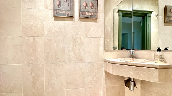 Exclusive garden apartment in Ribera del Río, Sotogrande Marina