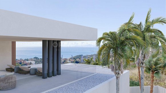 Plot with Sea and Mountain Views in Bahia de las Rocas, Manilva