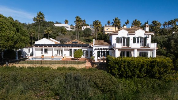 Villa La Alegría: Exceptional Six-Bedroom Villa in Zona F, Sotogrande Alto