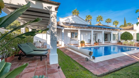 Villa La Alegría: Exceptional Six-Bedroom Villa in Zona F, Sotogrande Alto