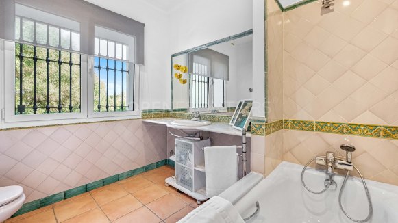 Villa La Alegría: Exceptional Six-Bedroom Villa in Zona F, Sotogrande Alto