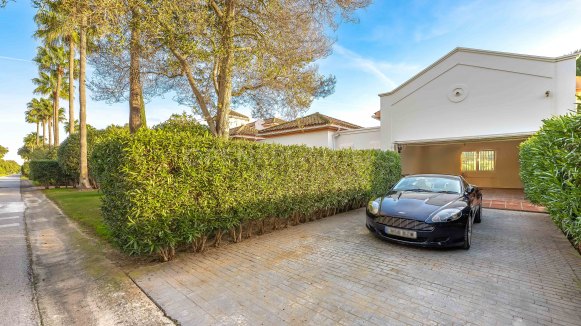 Villa La Alegría: Exceptional Six-Bedroom Villa in Zona F, Sotogrande Alto