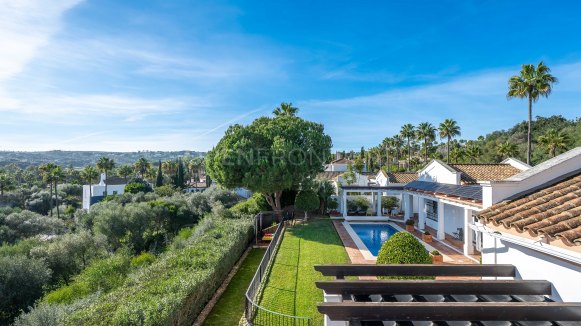 Villa La Alegría: Exceptional Six-Bedroom Villa in Zona F, Sotogrande Alto