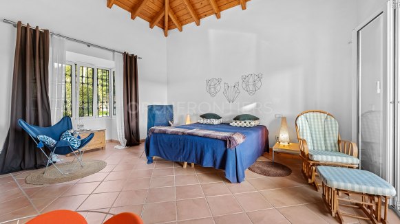 Villa La Alegría: Exceptional Six-Bedroom Villa in Zona F, Sotogrande Alto