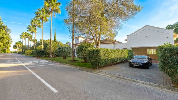 Villa La Alegría: Exceptional Six-Bedroom Villa in Zona F, Sotogrande Alto