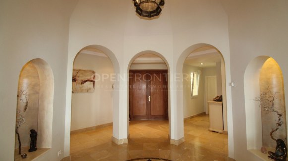 Elegant classical villa with sea, golf and countryside views in Sotogrande Alto