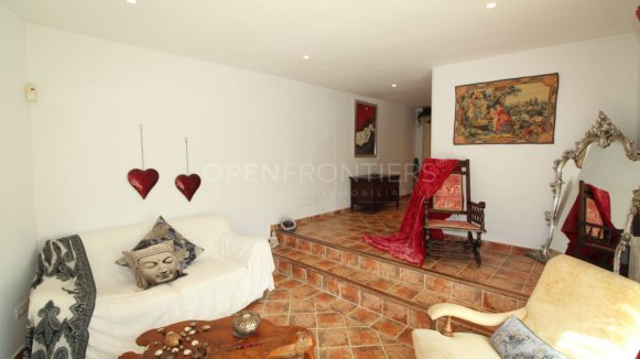 Elegant classical villa with sea, golf and countryside views in Sotogrande Alto
