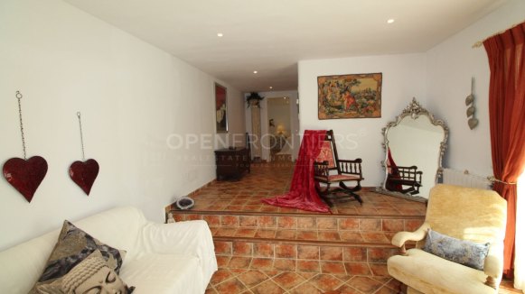 Elegant classical villa with sea, golf and countryside views in Sotogrande Alto