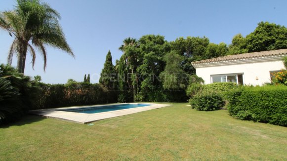 Elegant classical villa with sea, golf and countryside views in Sotogrande Alto
