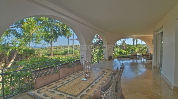 Elegant classical villa with sea, golf and countryside views in Sotogrande Alto