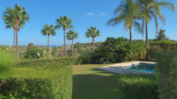 Elegant classical villa with sea, golf and countryside views in Sotogrande Alto