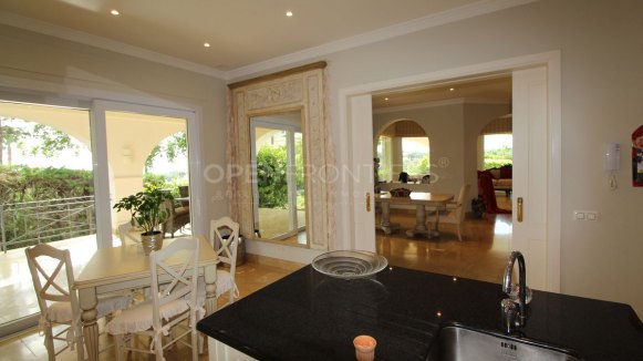 Elegant classical villa with sea, golf and countryside views in Sotogrande Alto