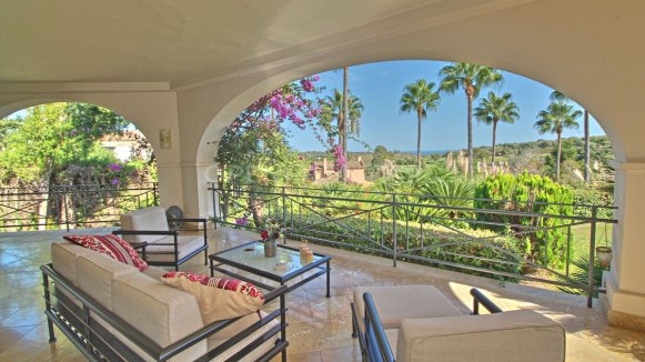Elegant classical villa with sea, golf and countryside views in Sotogrande Alto