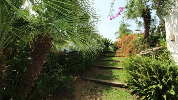 Elegant classical villa with sea, golf and countryside views in Sotogrande Alto