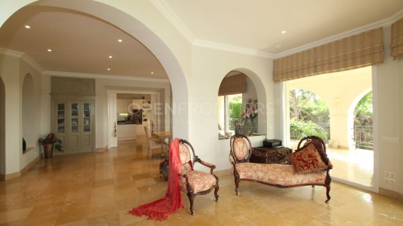 Elegant classical villa with sea, golf and countryside views in Sotogrande Alto