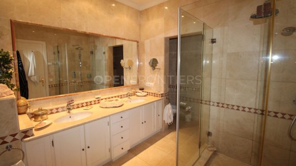 Elegant classical villa with sea, golf and countryside views in Sotogrande Alto