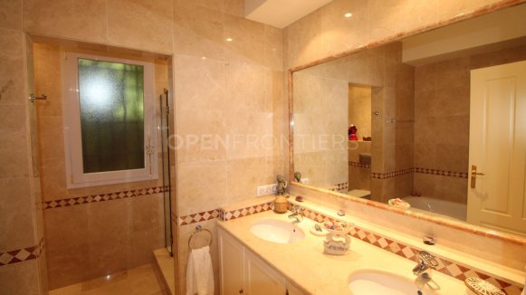 Elegant classical villa with sea, golf and countryside views in Sotogrande Alto