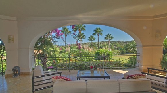 Elegant classical villa with sea, golf and countryside views in Sotogrande Alto