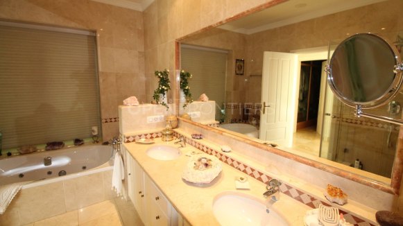 Elegant classical villa with sea, golf and countryside views in Sotogrande Alto