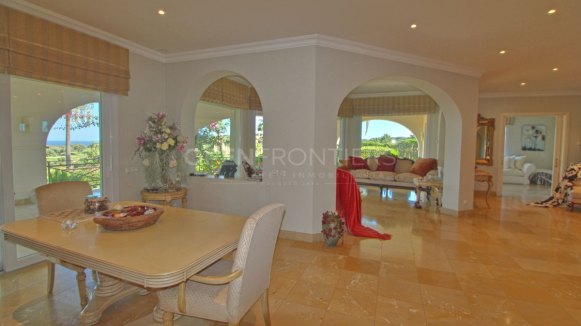 Elegant classical villa with sea, golf and countryside views in Sotogrande Alto