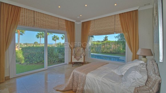 Elegant classical villa with sea, golf and countryside views in Sotogrande Alto