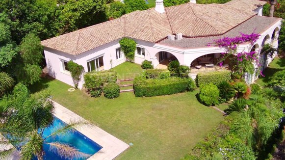 Elegant classical villa with sea, golf and countryside views in Sotogrande Alto