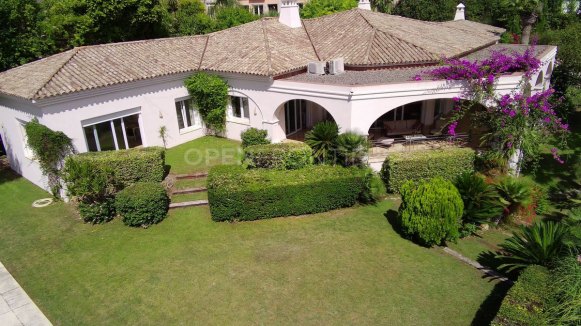 Elegant classical villa with sea, golf and countryside views in Sotogrande Alto