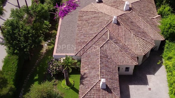 Elegant classical villa with sea, golf and countryside views in Sotogrande Alto