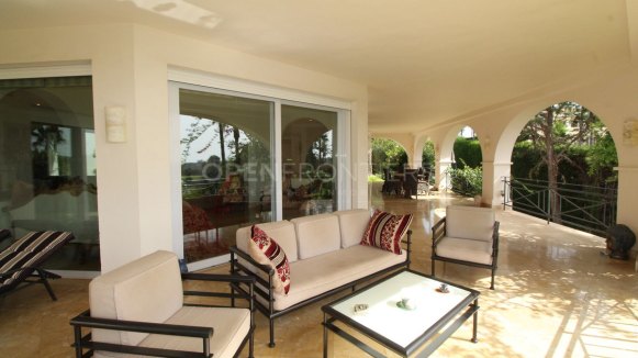 Elegant classical villa with sea, golf and countryside views in Sotogrande Alto