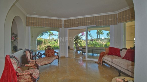 Elegant classical villa with sea, golf and countryside views in Sotogrande Alto
