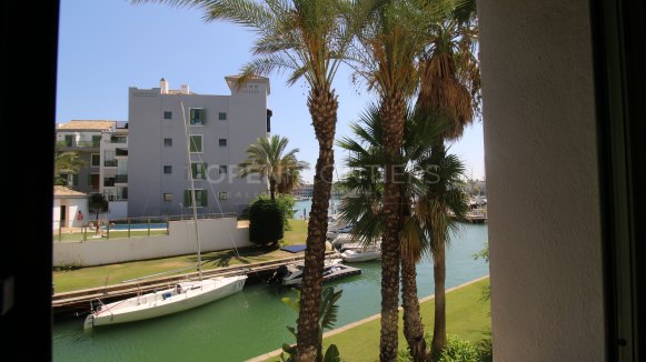 Apartamento Planta Baja en Marina de Sotogrande con gran potencial.