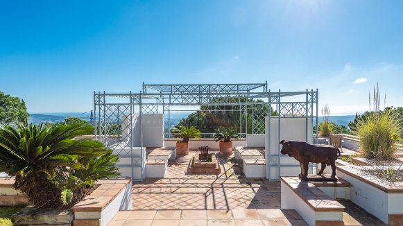 Luxurious Villa with Stunning Views in La Reserva Sotogrande