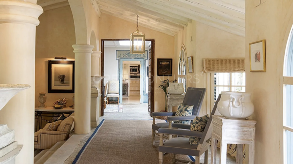 Luxury frontline Valderrama villa with extensive plot in Sotogrande Alto