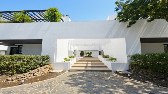 Contemporary duplex penthouse with private lift in Valderrama Sotogrande