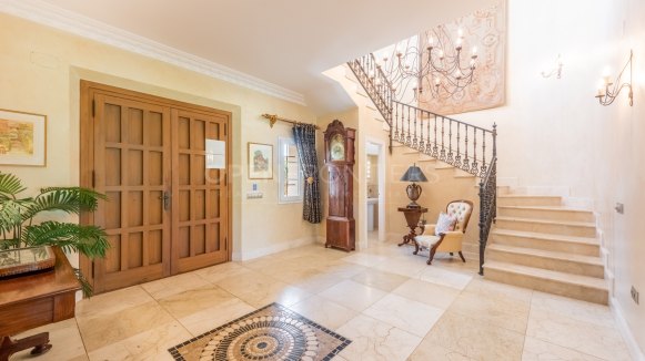 7-Bedroom Frontline Golf Villa in San Roque Club