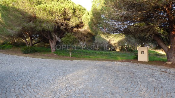 Exceptionnel terrain en première ligne de golf à Altos de Valderrama, Sotogrande