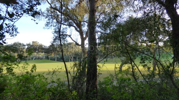 Exceptionnel terrain en première ligne de golf à Altos de Valderrama, Sotogrande