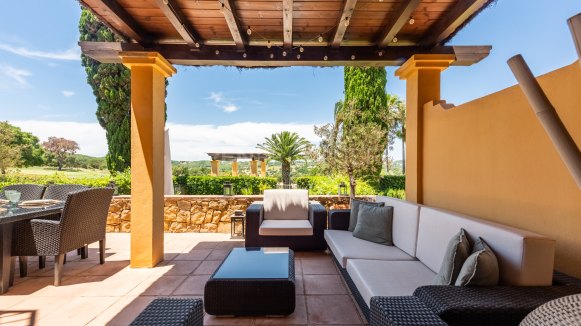 Renovated 3-bedroom townhouse in Los Carmenes de Almenara, Sotogrande Alto