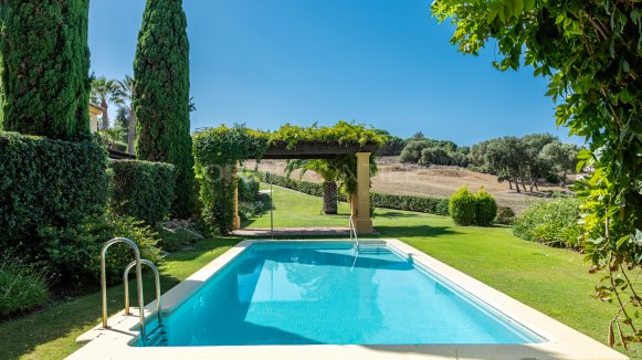 Renovated 3-bedroom townhouse in Los Carmenes de Almenara, Sotogrande Alto