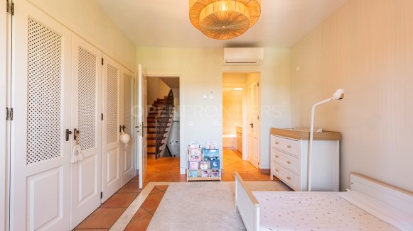 Renovated 3-bedroom townhouse in Los Carmenes de Almenara, Sotogrande Alto