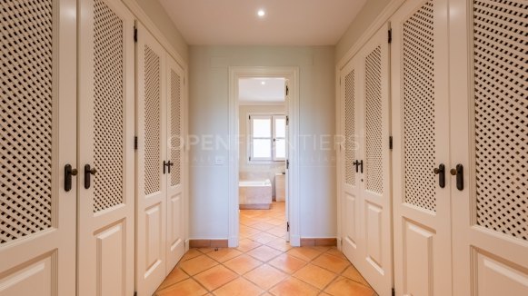 Renovated 3-bedroom townhouse in Los Carmenes de Almenara, Sotogrande Alto