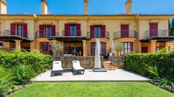 Renovated 3-bedroom townhouse in Los Carmenes de Almenara, Sotogrande Alto