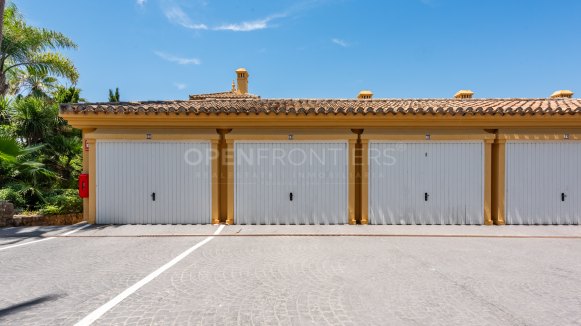 Renovated 3-bedroom townhouse in Los Carmenes de Almenara, Sotogrande Alto