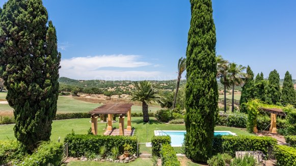 Renovated 3-bedroom townhouse in Los Carmenes de Almenara, Sotogrande Alto