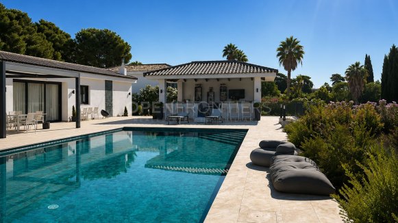 Renovated Villa with Pool in Kings & Queens, Sotogrande