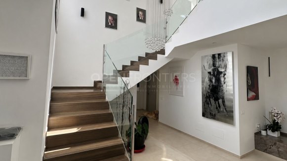 Renovated Villa with Pool in Kings & Queens, Sotogrande