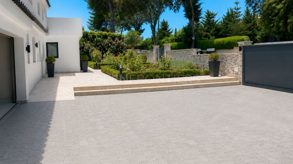 Renovated Villa with Pool in Kings & Queens, Sotogrande