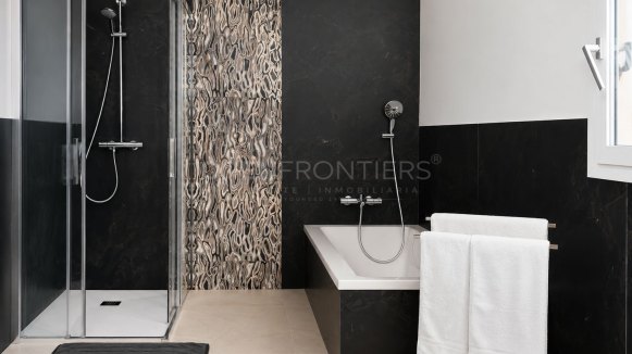 Renovated Villa with Pool in Kings & Queens, Sotogrande